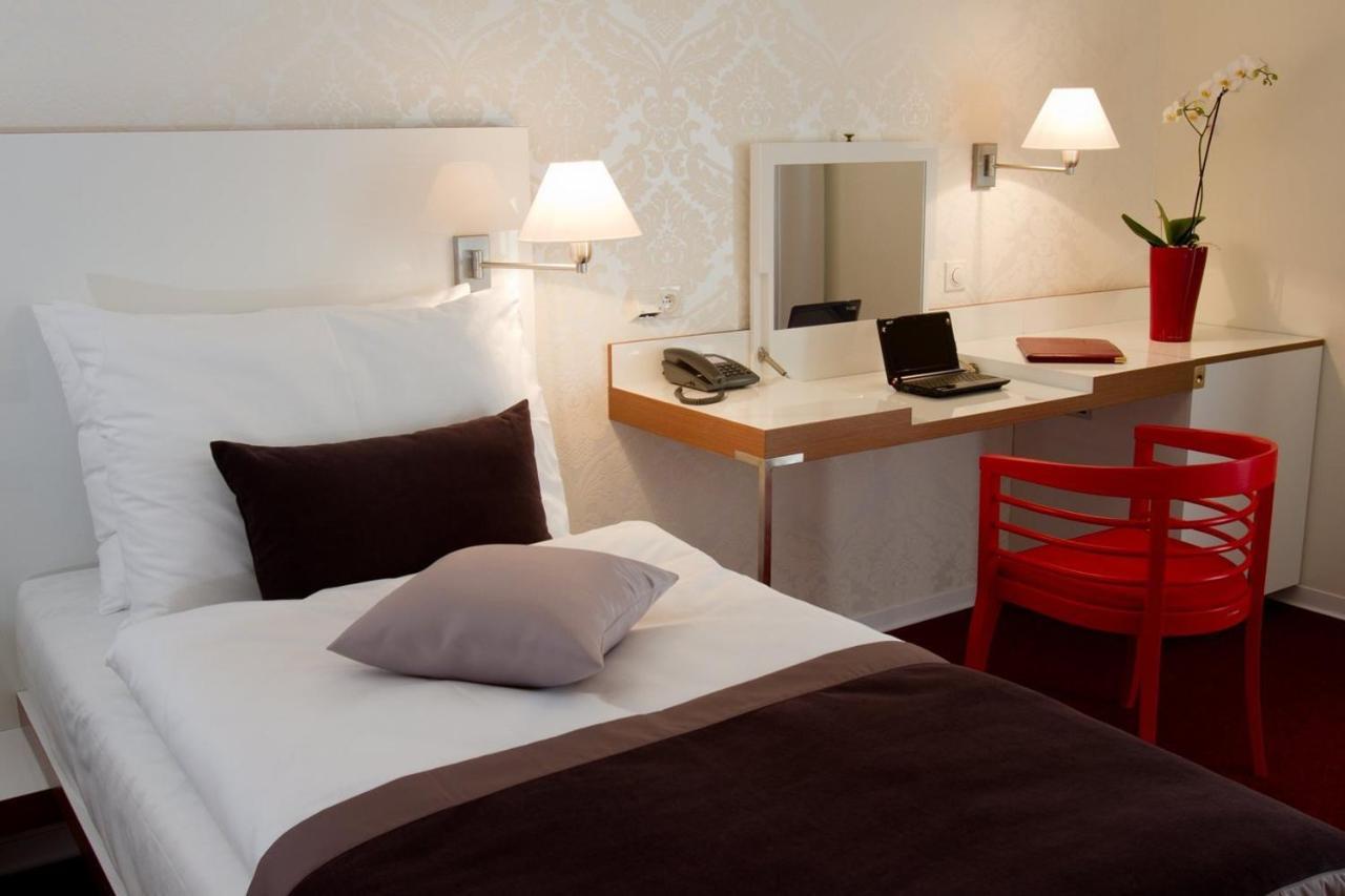 Ea Hotel Tereziansky Dvur Градец-Кралове Экстерьер фото