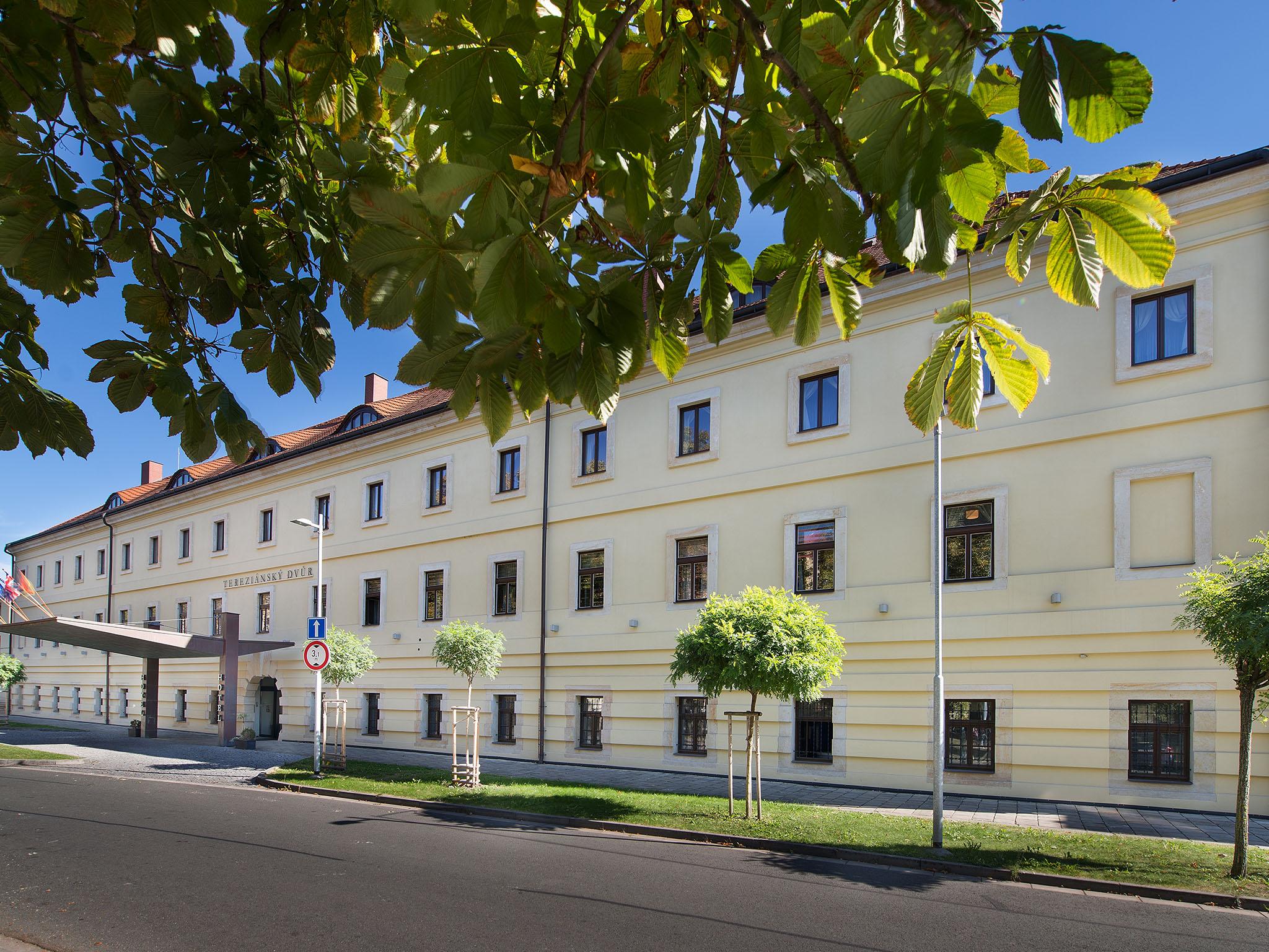 Ea Hotel Tereziansky Dvur Градец-Кралове Экстерьер фото